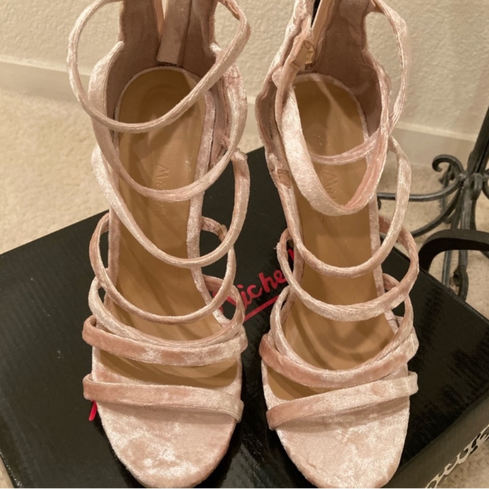 Anne Michelle Strappy Velvet Sandals “Blush” size 6